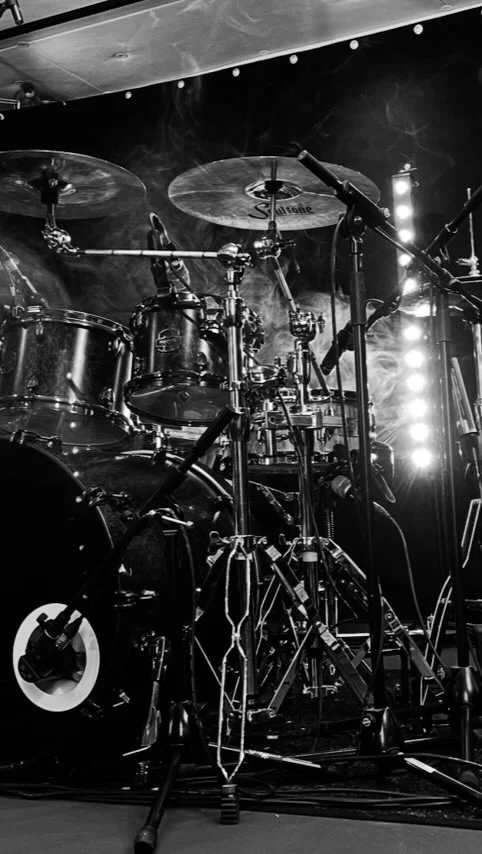 🥁Fever Drumschool🥁Ausschnitte aus dem Unterricht mit ein paar meiner Schüler.🤘Lasst euch inspirieren und entdeckt die Leidenschaft fürs Schlagzeugspielen!❤️‍🔥🎵Werde auch du Teil der „Fever Drumschool“ und groove mit viel Leidenschaft und Spass in deine musikalische Zukunft!🥁🔥Alle Altersklassen ab 7 Jahre sind willkommen!🤩#fever #feverdrumschool #groove #drum #swissdrummer #teacher #soultonecymbals #agnerdrumsticks